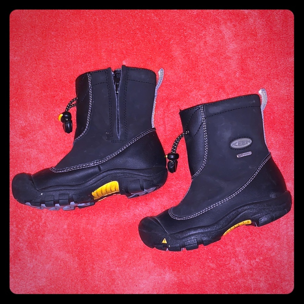 KEEN toddler size 10 boots